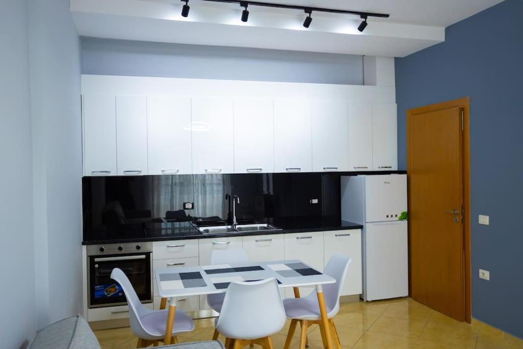 Apartment In Vlore Kejvi Buitenkant foto